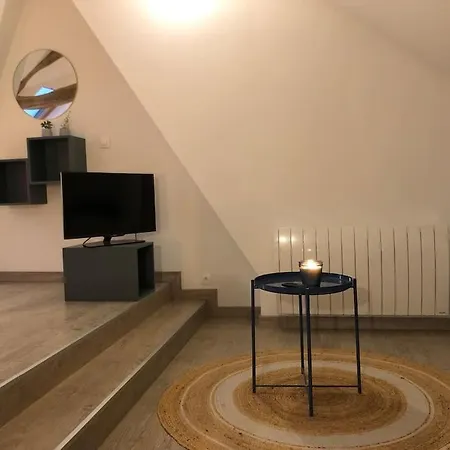 Maison Sur La Place Du Village D'ourville En Caux *