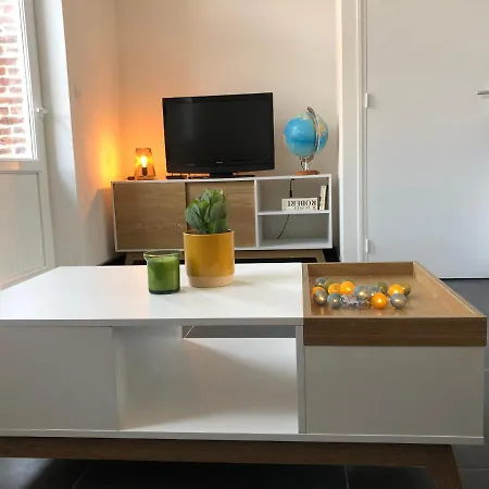 Maison Sur La Place Du Village D'ourville En Caux